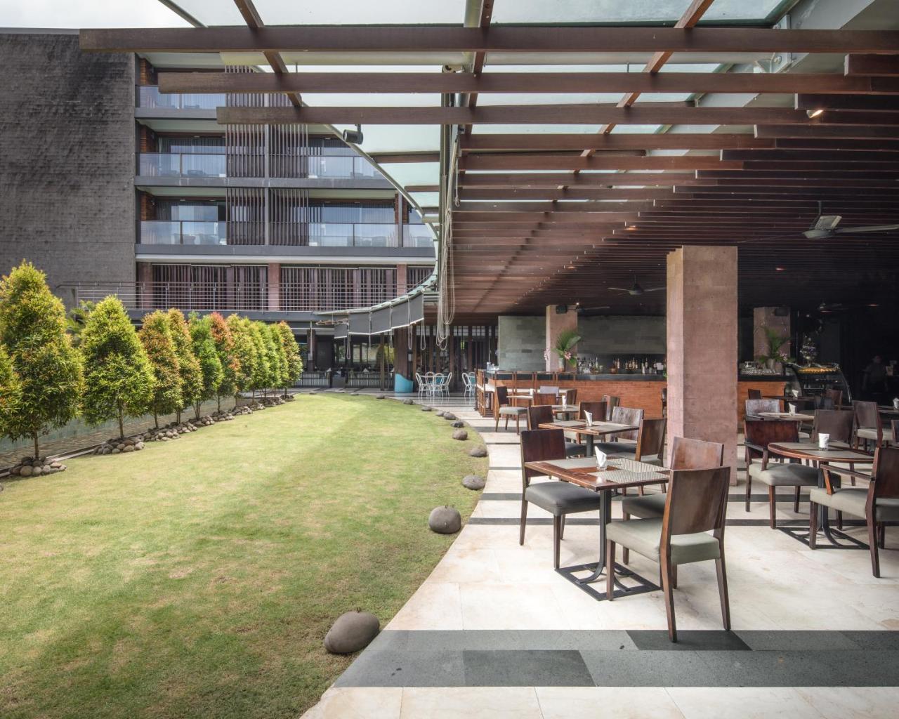 Suites By Watermark Hotel And Spa Jimbaran Екстериор снимка